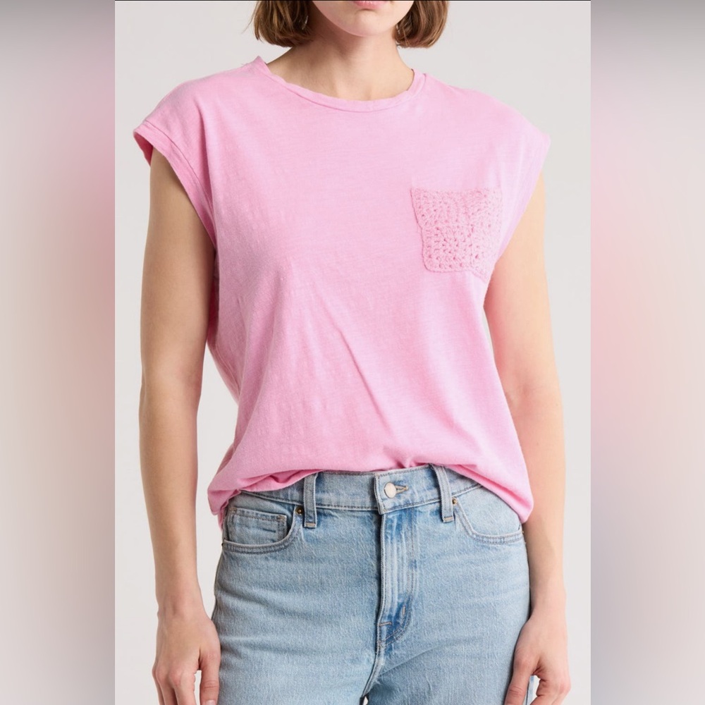 Design History Crochet Pocket Muscle Tee. Ladies Medium.